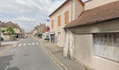 Canal Claudine, Marchand de Journaux à Varennes-sur-Allier