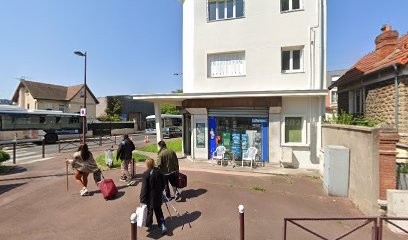 Leung Lai-Ling, Marchand de Journaux à Villiers-sur-Marne